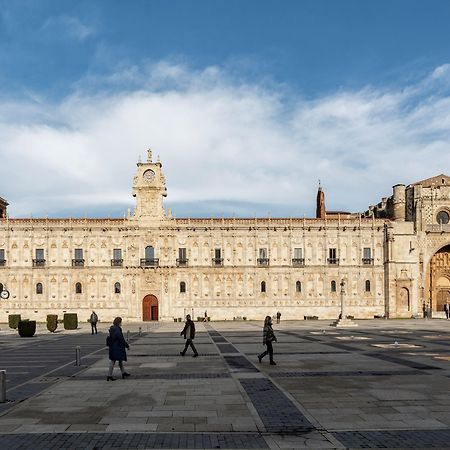 Parador De Turismo De Leon Luaran gambar The University of Salamanca