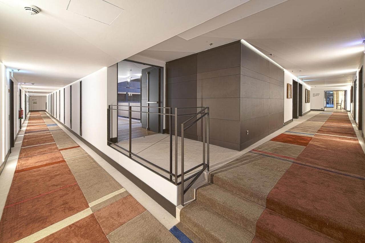 Parador De Turismo De Leon Luaran gambar Interior of the hotel