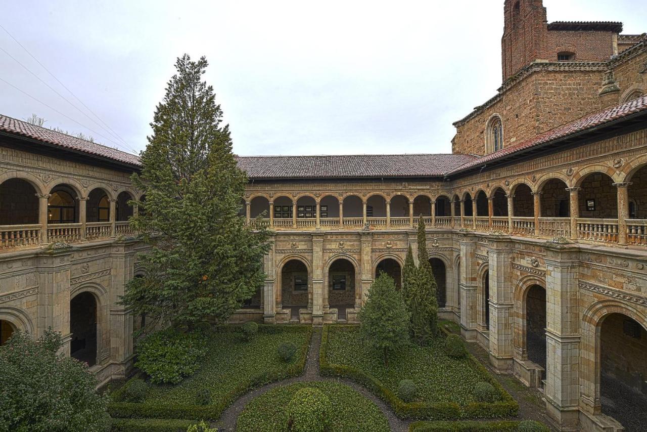 Parador De Turismo De Leon Luaran gambar University of Alcalá