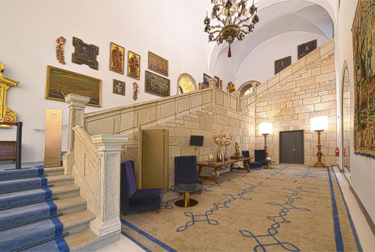 Parador De Turismo De Leon Luaran gambar The interior of the hotel