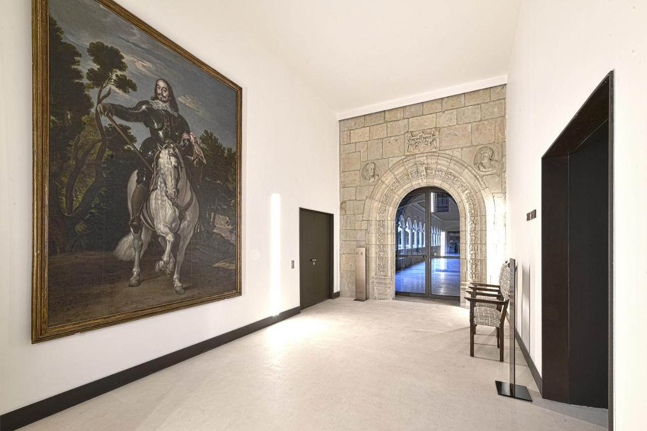 Parador De Turismo De Leon Luaran gambar Interior of the museum