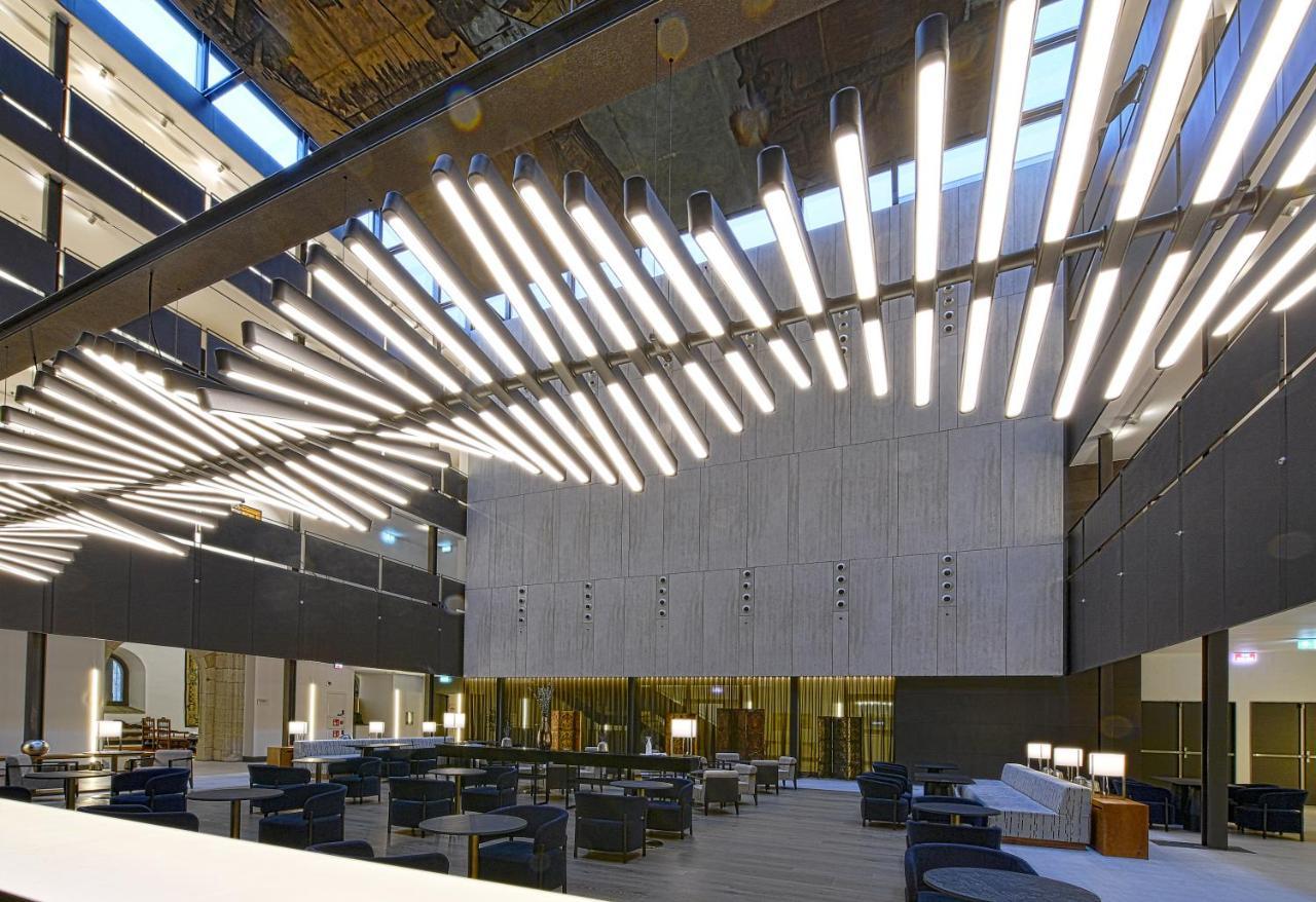 Parador De Turismo De Leon Luaran gambar The interior of the library